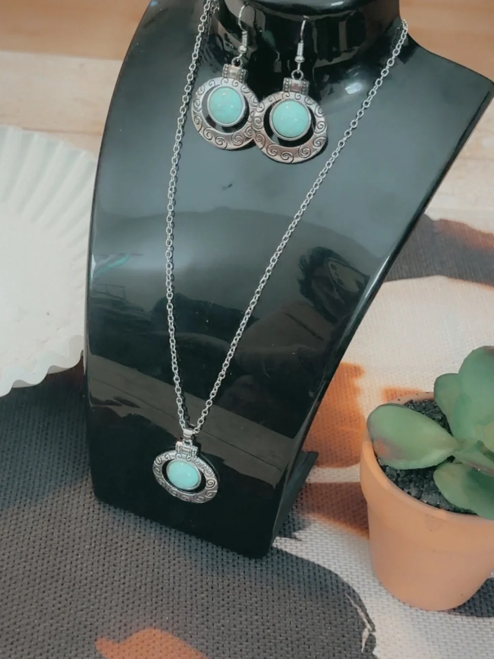 SHEIN Turquoise Silver-Tone Pendant Necklace & Earrings 2-Piece Set - Picture 3 of 6